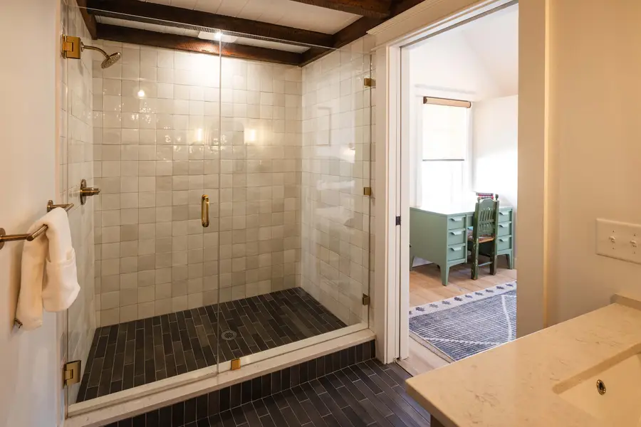Bathroom 4: Walk-in Shower