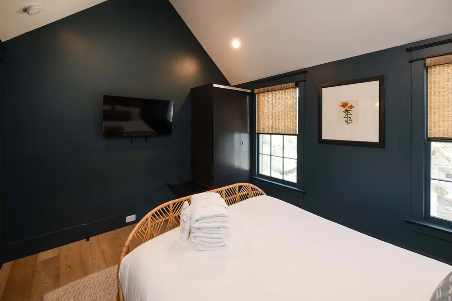 Bedroom 2: Queen Bed + TV