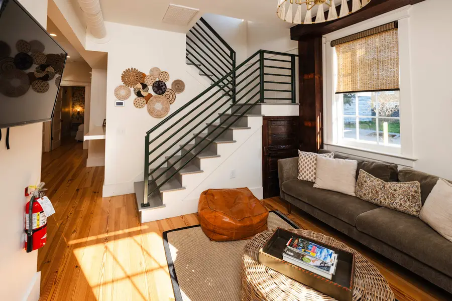 Spacious living room with seating for your group :)