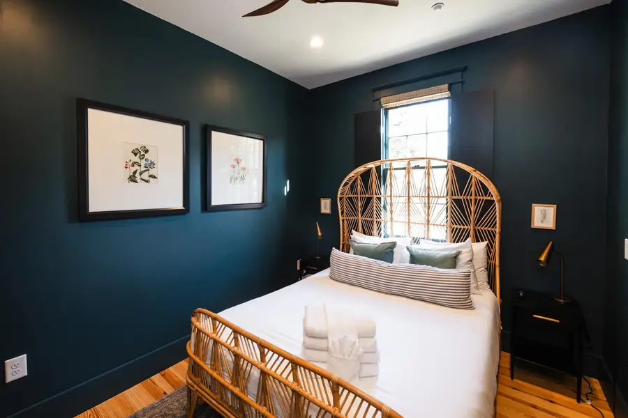 Bedroom 3: Queen Bed + TV