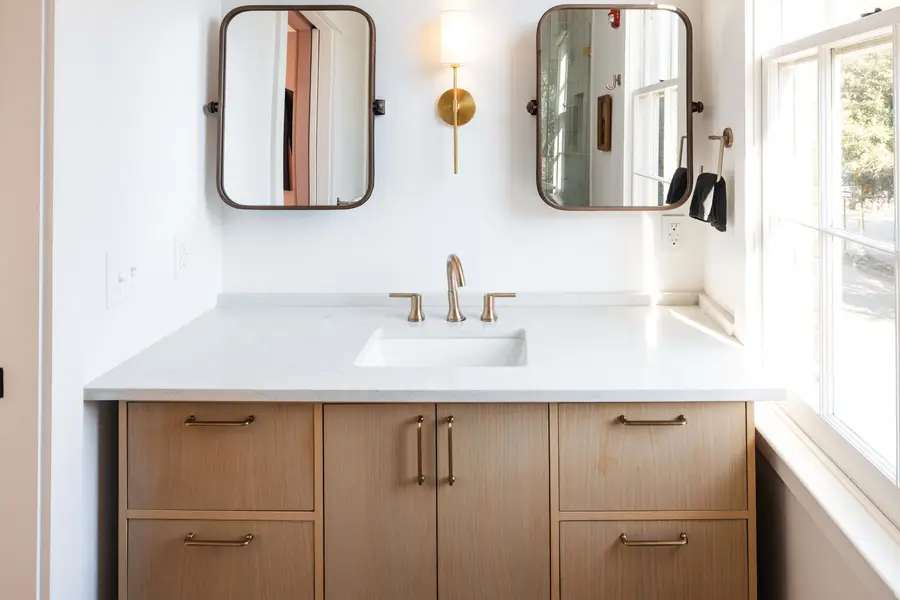 Bathroom 3: Walk-in Shower