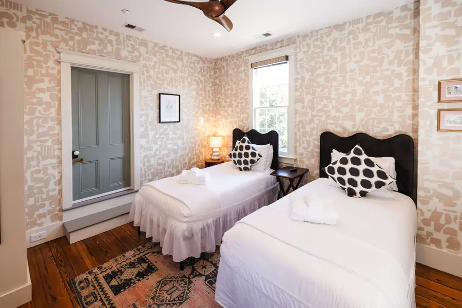 Bedroom 4: 2x Twin Beds + TV