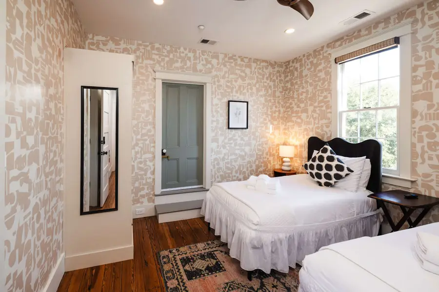 Bedroom 4: 2x Twin Beds + TV