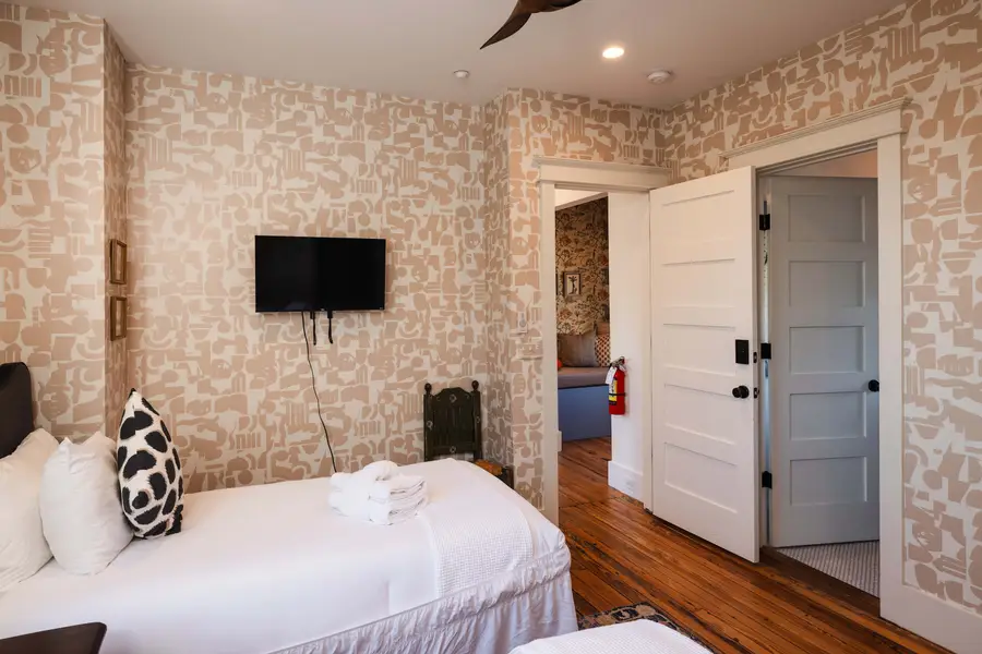 Bedroom 4: 2x Twin Beds + TV