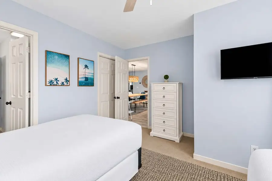 Bedroom 4: Twin Bed (2x) + TV