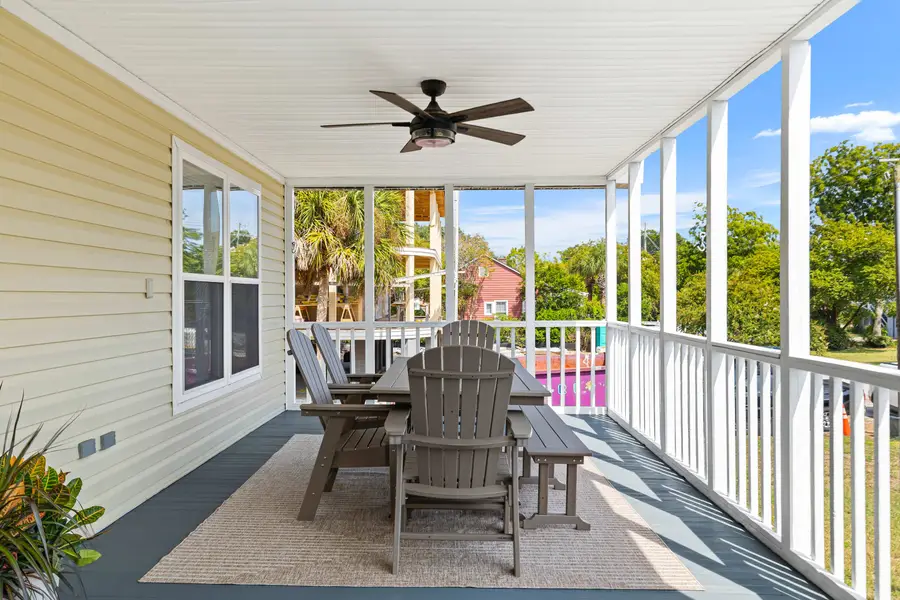 Dining seating for your group on the front porch :) 
