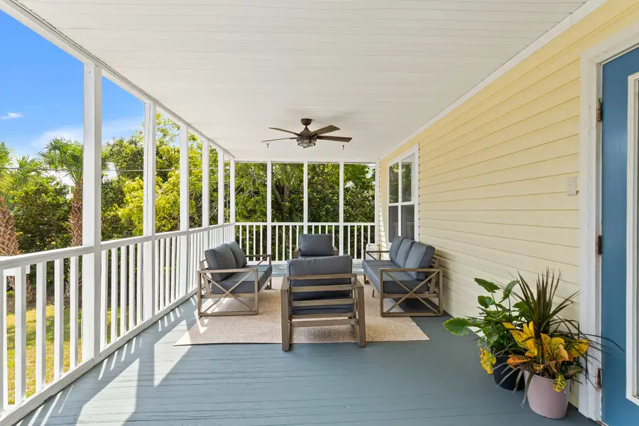 Massive front porch with plenty of seating space for your group :) 