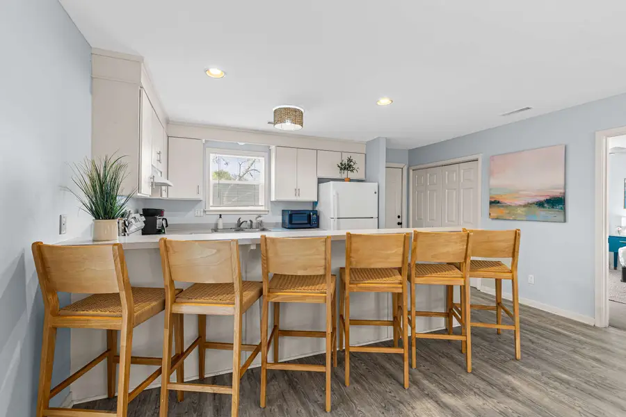 Seating at the kitchen counter 