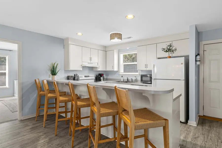 Seating at the kitchen counter 