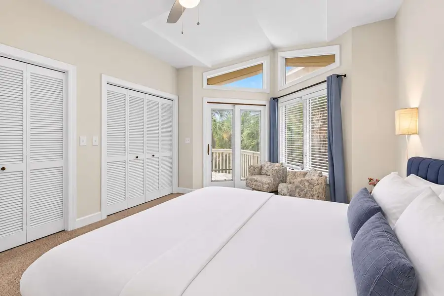 Bedroom 3: King Bed 