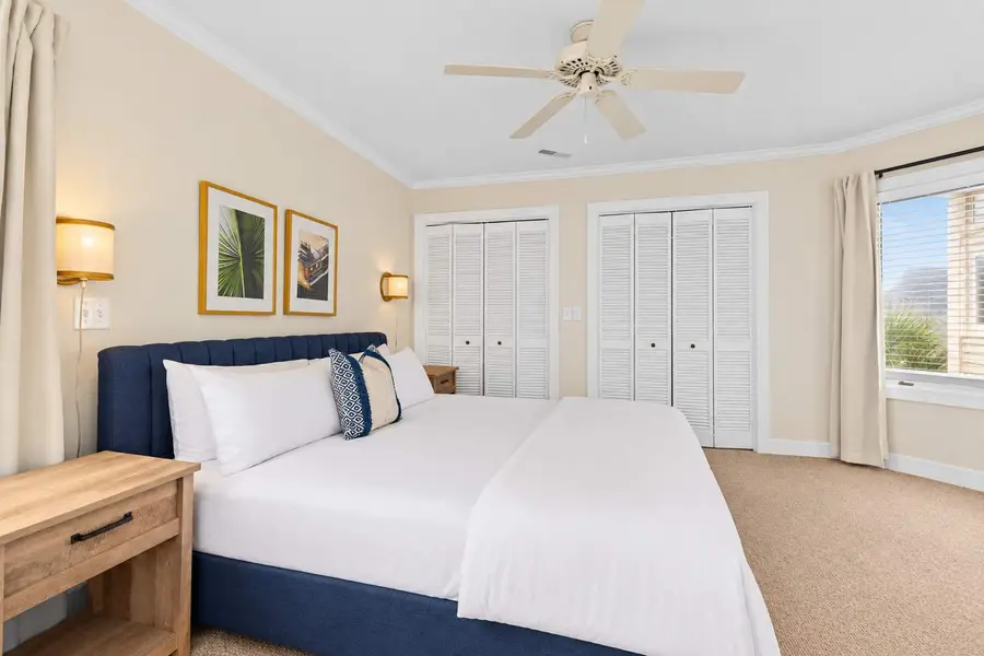 Bedroom 5: King Bed 