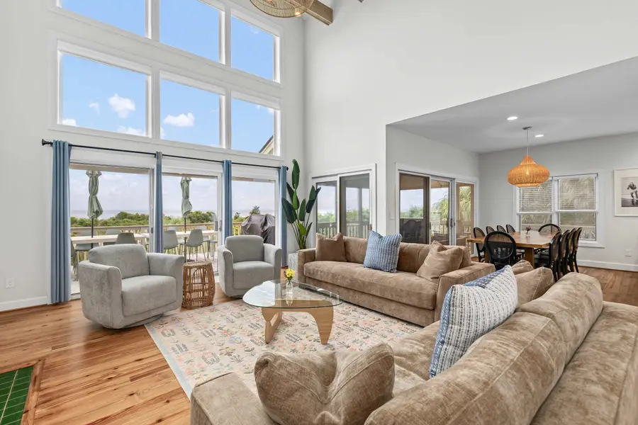 Spacious living room  with vies of the ocean! 