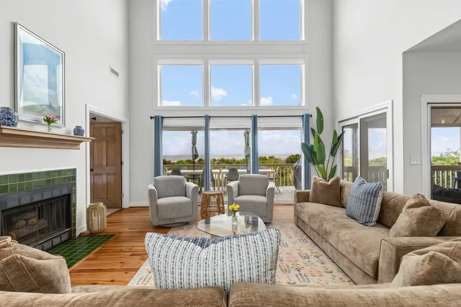 Spacious living room  with vies of the ocean! 