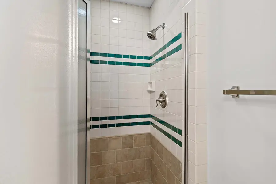 Bathroom 4: Walk-in Shower 