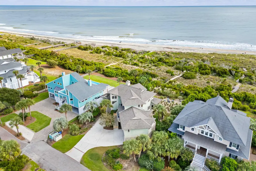 Aerial views of the house + beach 