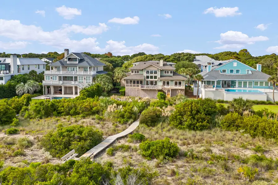 Aerial views of the house + beach 
