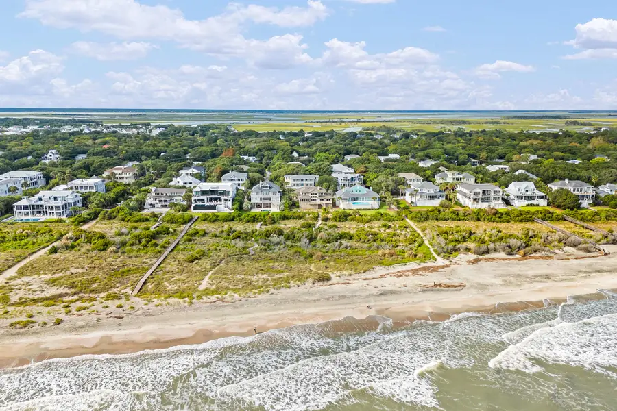 Aerial views of the house + beach 