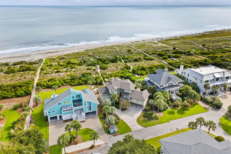 House with private beach entrance! 