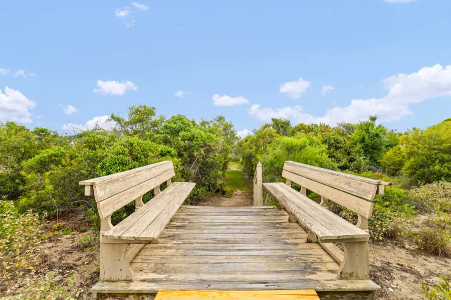 Private bench seating on the way to the beach 