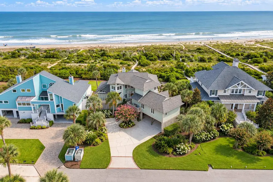 House with private beach entrance! 