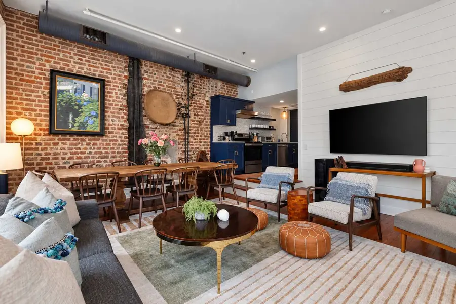 Spacious living room for your group to relax in!