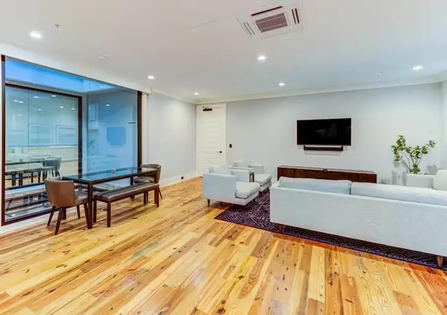 Spacious living room