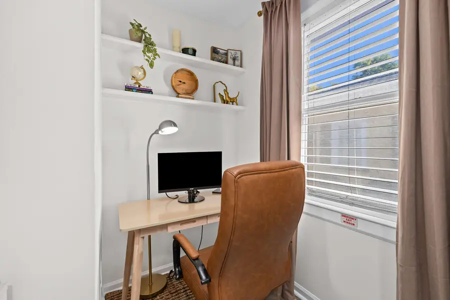 Bedroom 2: King Bed + Desk 