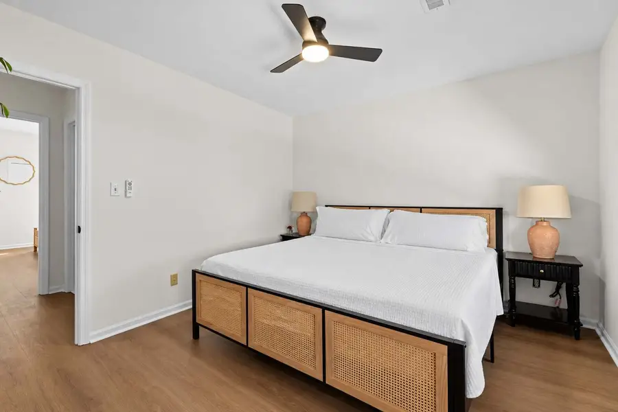 Bedroom 2: King Bed