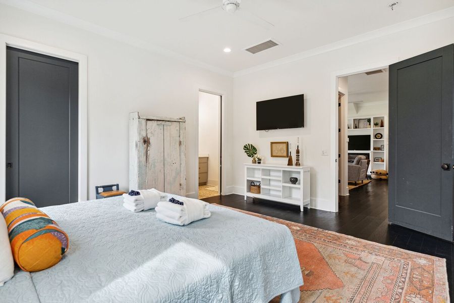 Bedroom 1: King Bed, Smart TV, En-suite Bath