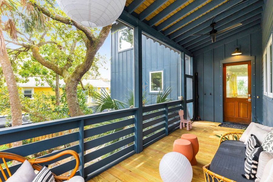 Large (23ft x 8ft) screened in porch  