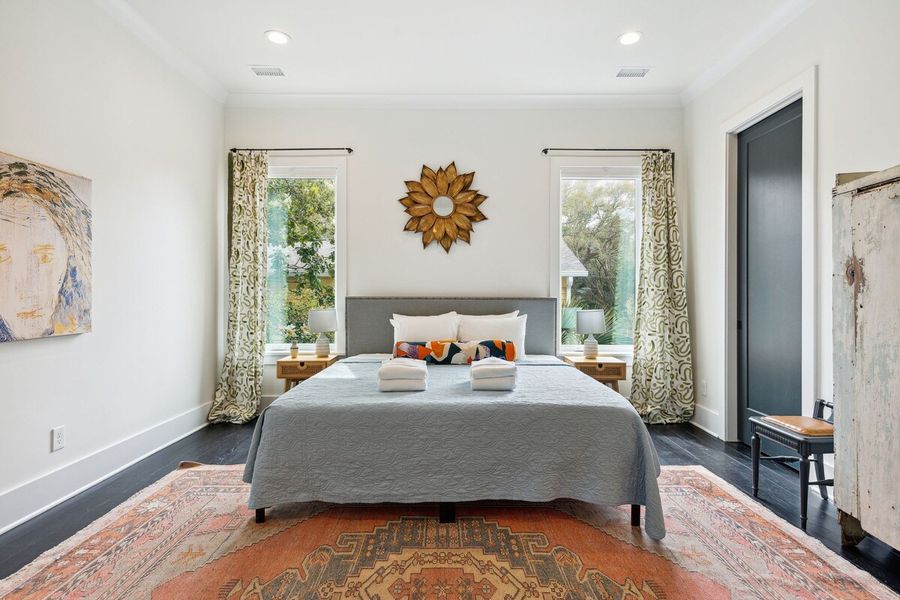 Bedroom 1: King Bed, Smart TV, En-suite Bath