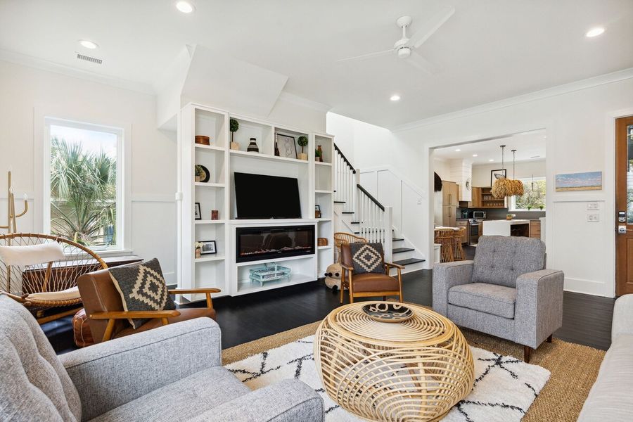 The spacious living room allows for groups of all sizes!