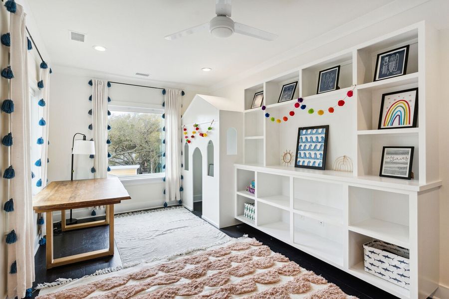 Bonus Room: Twin Bunks + Hallway Bath