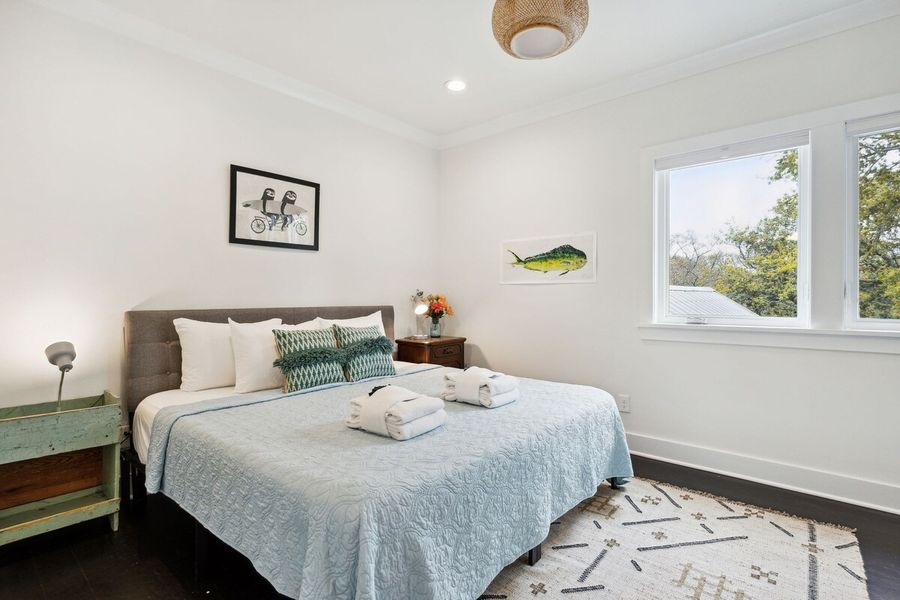 Bedroom 2: King Bed, Smart TV, Hallway Bath