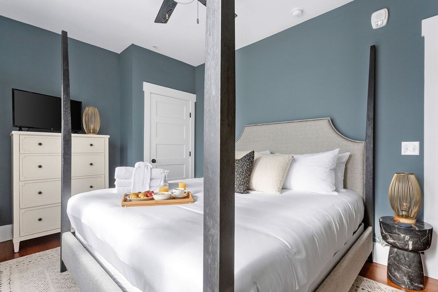 Bedroom #6: King Bed + En-suite + TV
