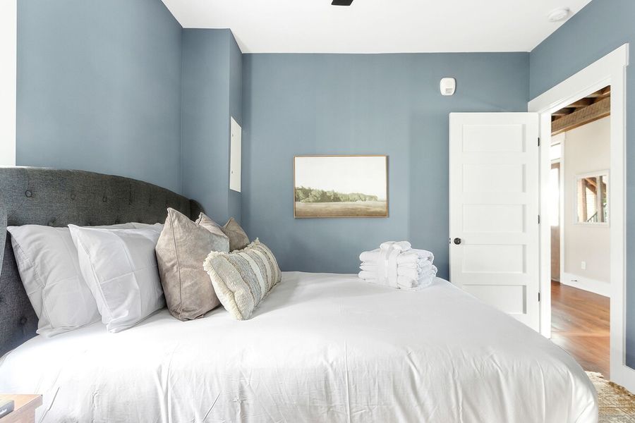 Bedroom #4: Queen Bed + En-suite + TV