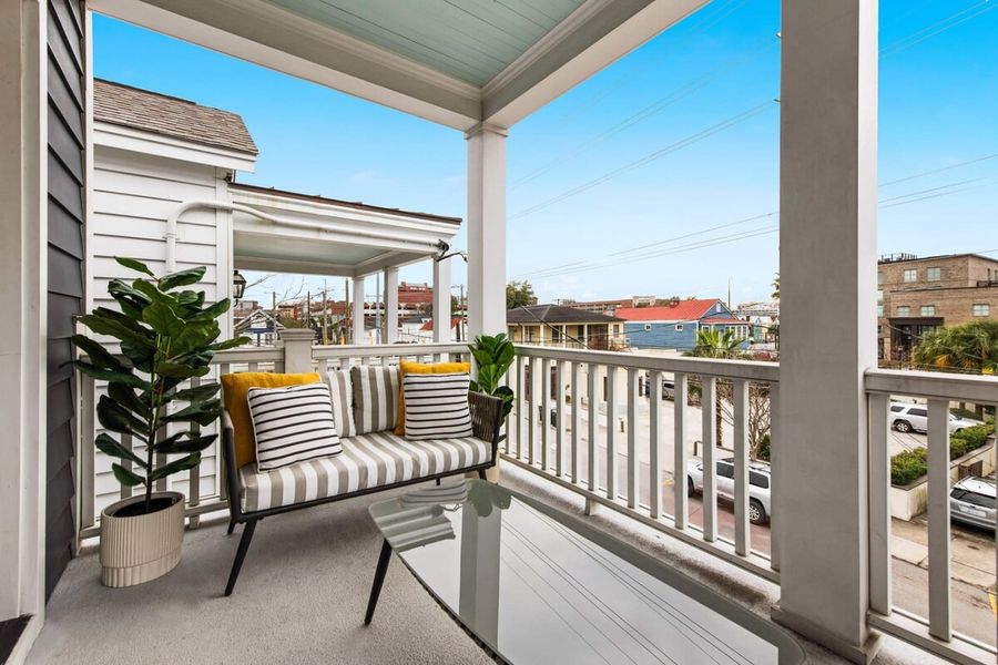 Additional seating space on top floor balcony