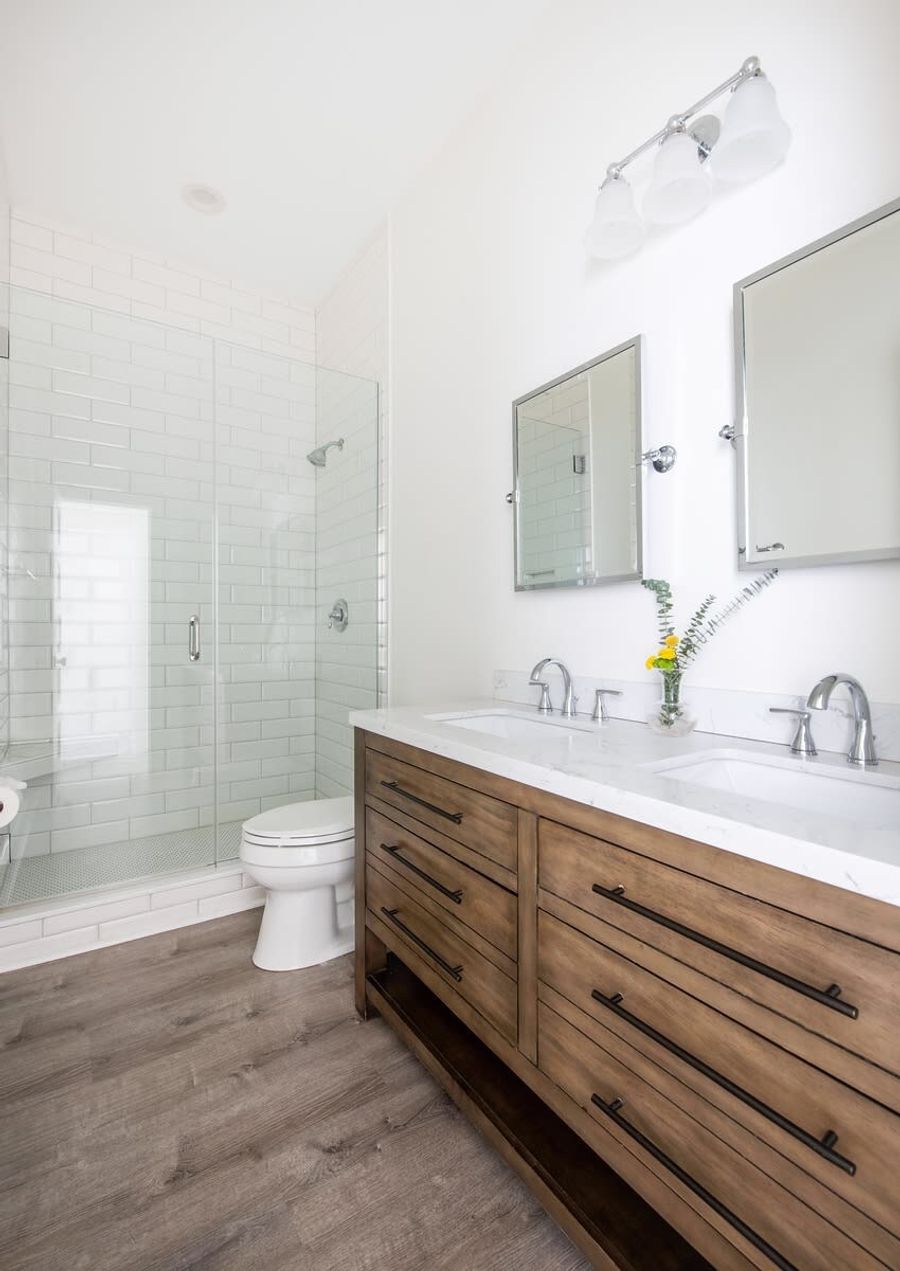 Bathroom #2: Double Vanity + Walk-in Shower (En-Suite)