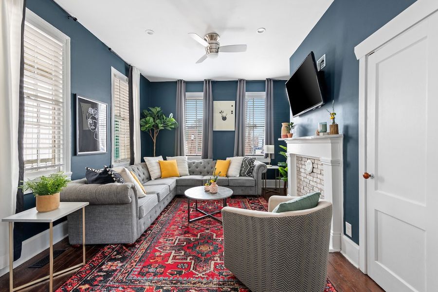 Spacious living room with seating for your entire group + TV