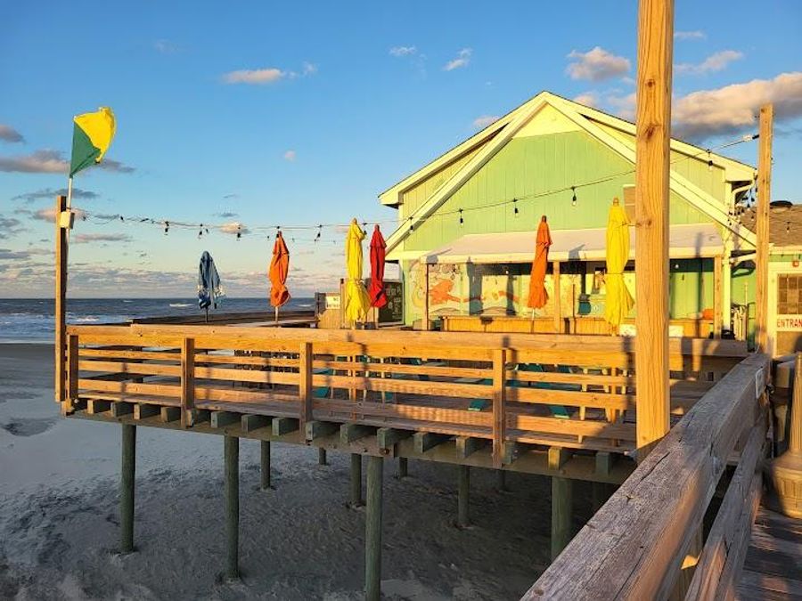 Fish Heads Bar & Grill Image