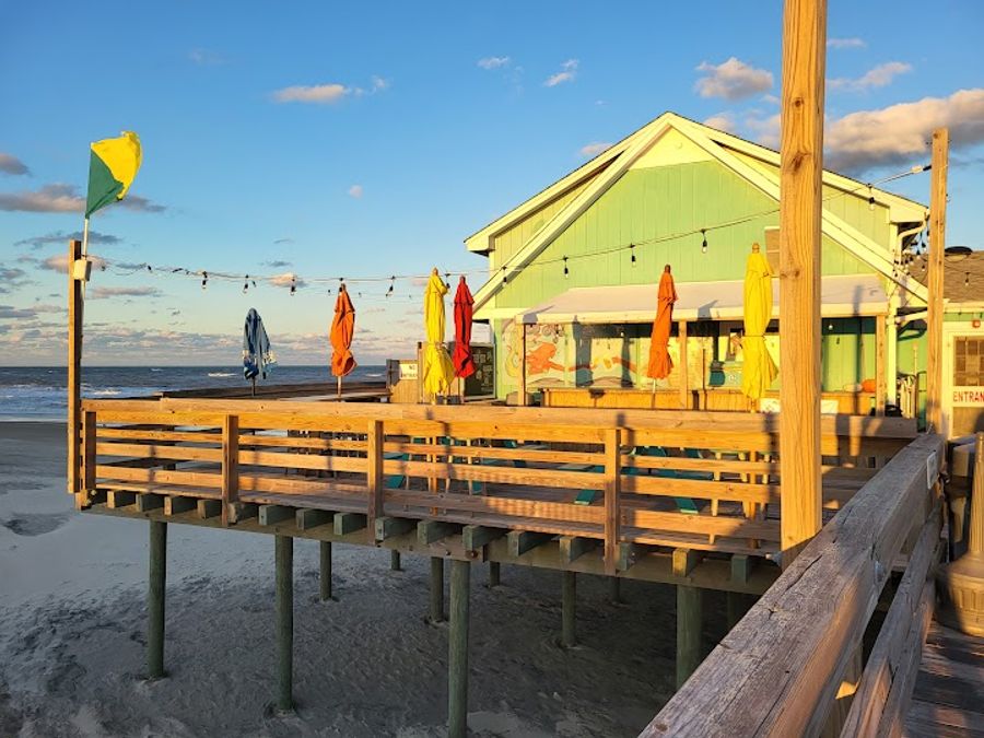 Fish Heads Bar & Grill Image