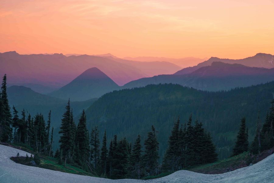 Mount Rainier covered in snow, symbolizing the beauty of winter in Seattle, perfect for exploring with our top-rated vacation rentals.