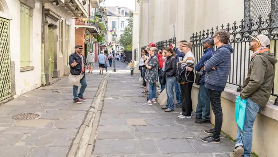 wp-content/uploads/5-reasons-to-take-a-free-walking-tour-in-new-orleans.jpg